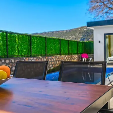 Vila Ortac 4 Doga Icerisinde, Korunakli