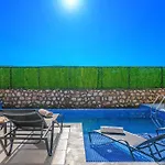 Villa Ortac 4 Doga Icerisinde, Korunakli *